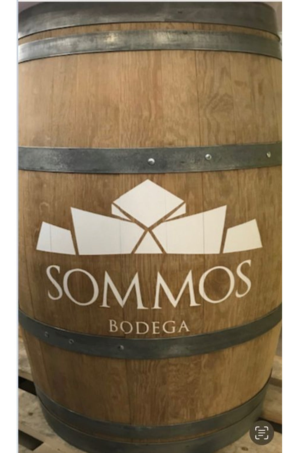 Neutral wooden barrel .